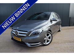 Mercedes-Benz B-klasse - 180 Ambition Automaat Leder Navigatie Bi-Xenon Pdc Etc