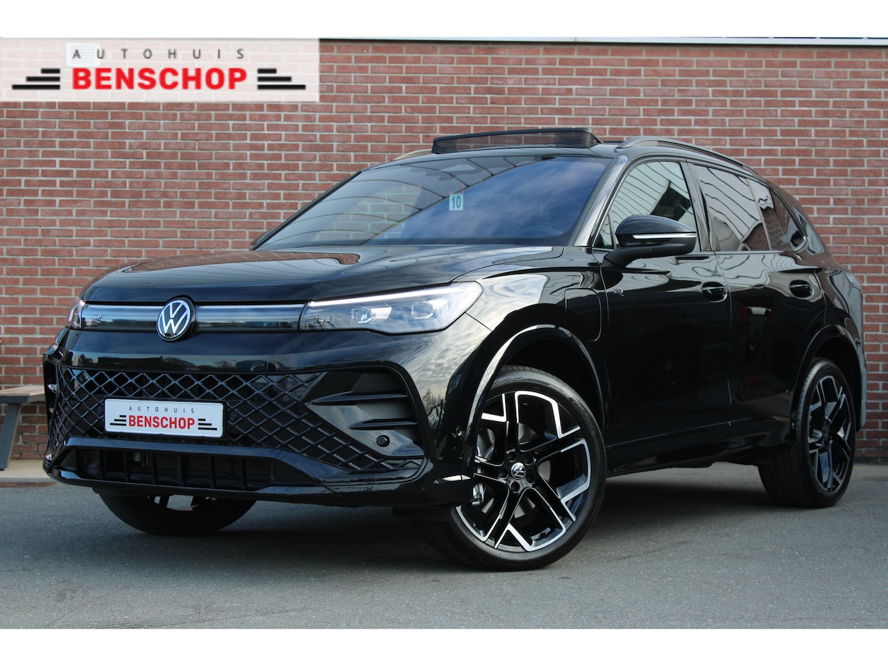 Volkswagen Tiguan - 1.5 eHybrid 272PK R-Line Edition |PANO-DAK|TREKHAAK|BLACK-STYLE|ACC|IQ.LIGHTS| - AutoWereld.nl