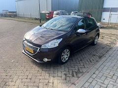 Peugeot 208 - 1.2 VTi Allure Airco Cruise 4deurs Mist Lampen Voor