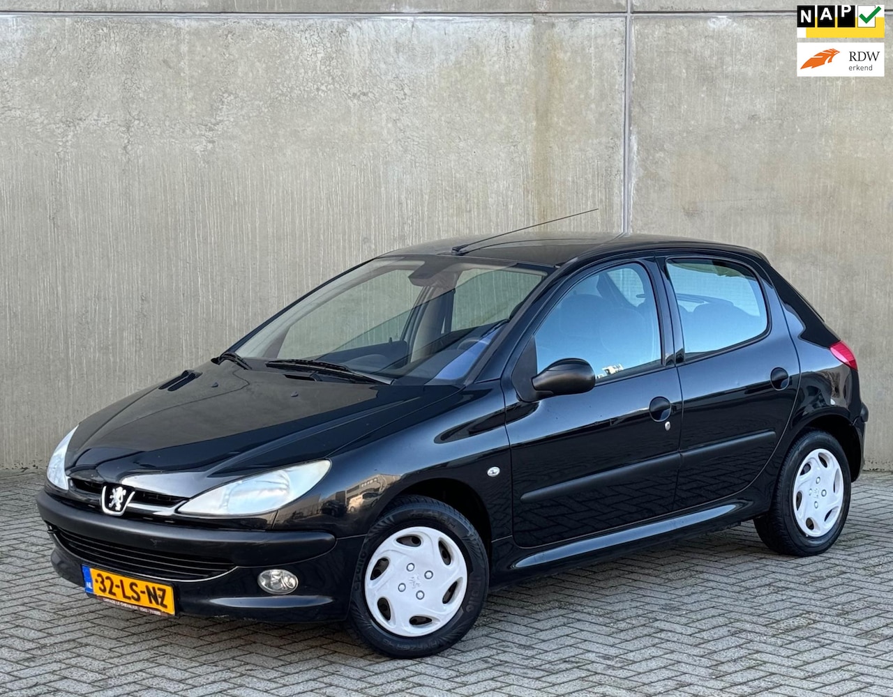 Peugeot 206 - 1.4 Gentry 5D 2003 Zwart CLIMA|NIEUWE APK|NAP - AutoWereld.nl
