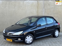 Peugeot 206 - 1.4 Gentry 5D 2003 Zwart CLIMA|NIEUWE APK|NAP
