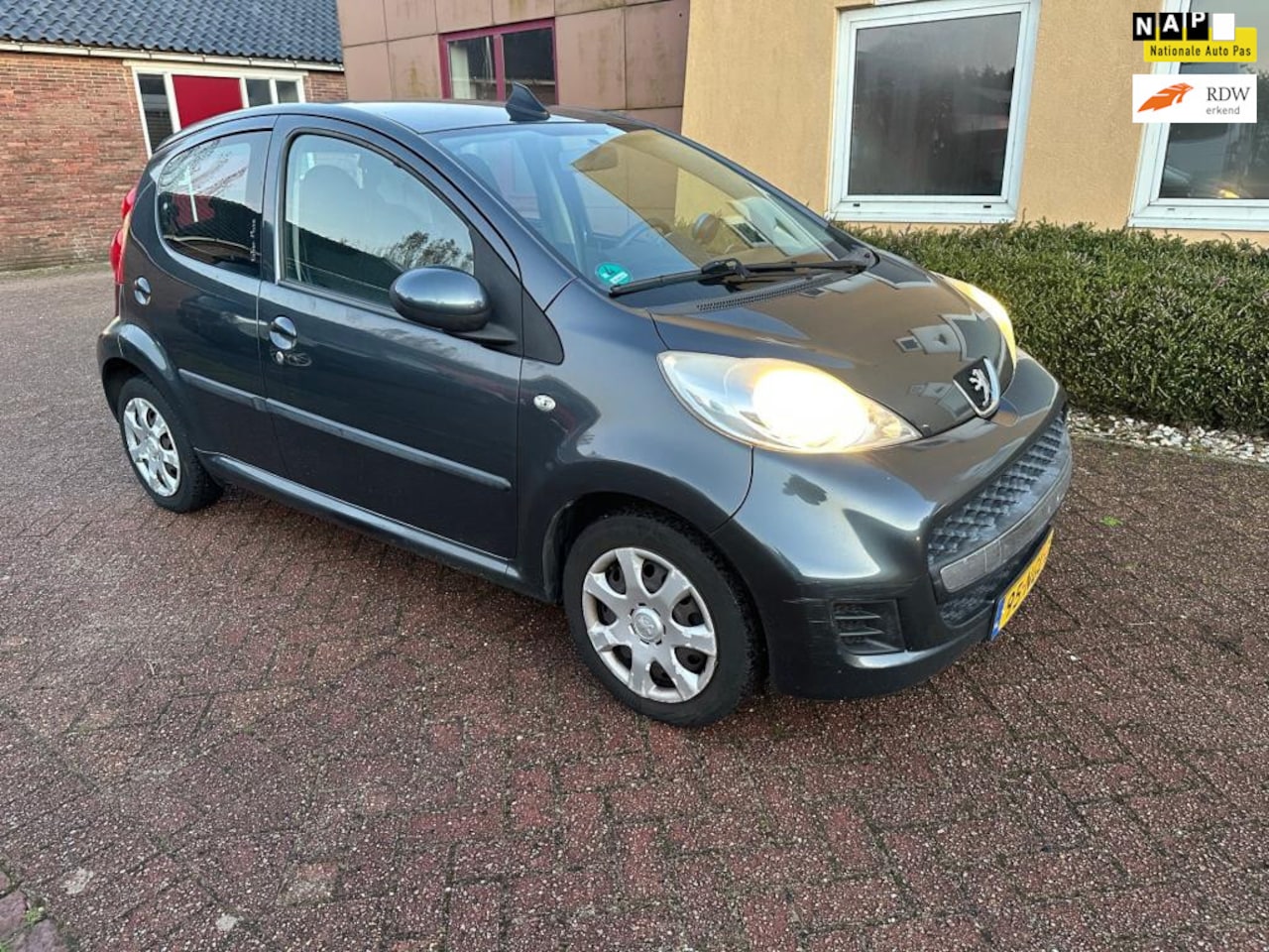 Peugeot 107 - 1.0-12V Urban Move AIRCO CARPLY APK NAP - AutoWereld.nl