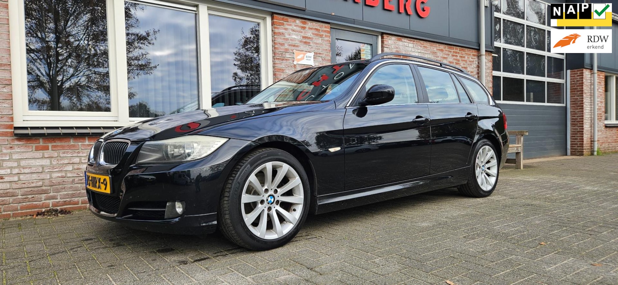 BMW 3-serie Touring - 325i Business Line NAP! Airco/Clima! Cruise Control! Navigatie! 218PK! Nette Auto! - AutoWereld.nl