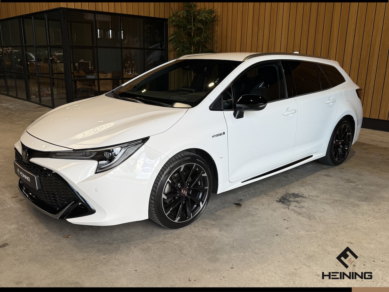 Toyota Corolla Touring Sports - 2.0 Hybrid Business GR-Sport Trekhaak. Apple-carplay. Head-up display. Hollandse auto met - AutoWereld.nl