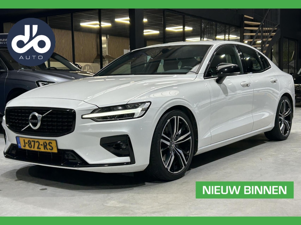 Volvo S60 - 2.0 B3 R-Design DISTR.RIEM = VERVANGEN I NAVI + CAMERA I LED I 19-INCH I KEURIG NETJES - AutoWereld.nl