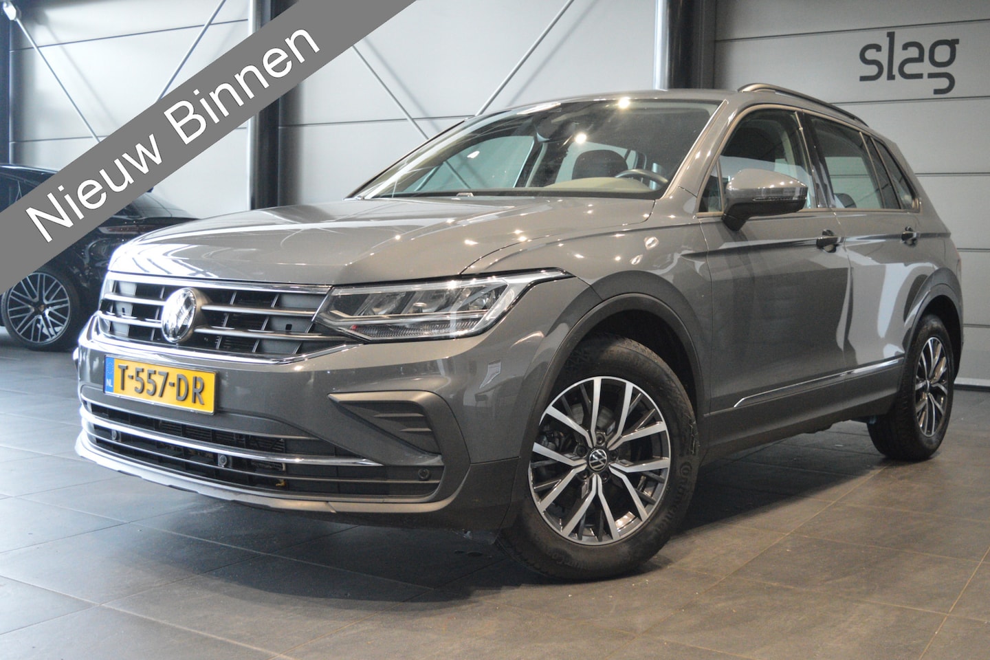 Volkswagen Tiguan - 2.0 TDI Life navi clima camera trekhaak 17 inch 150 pk !! - AutoWereld.nl
