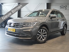 Volkswagen Tiguan - 2.0 TDI Life navi clima camera trekhaak 17 inch 150 pk