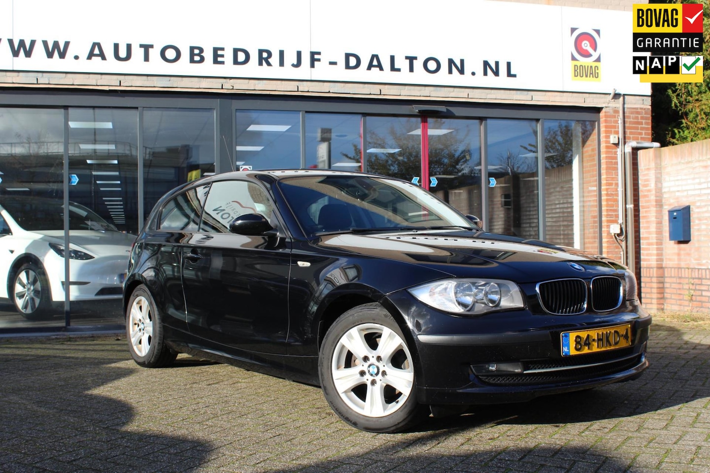 BMW 1-serie - 116i Business Line LAGE KM! SERVICEBOEKJE / N.A.P. / AIRCO / PARROT - AutoWereld.nl