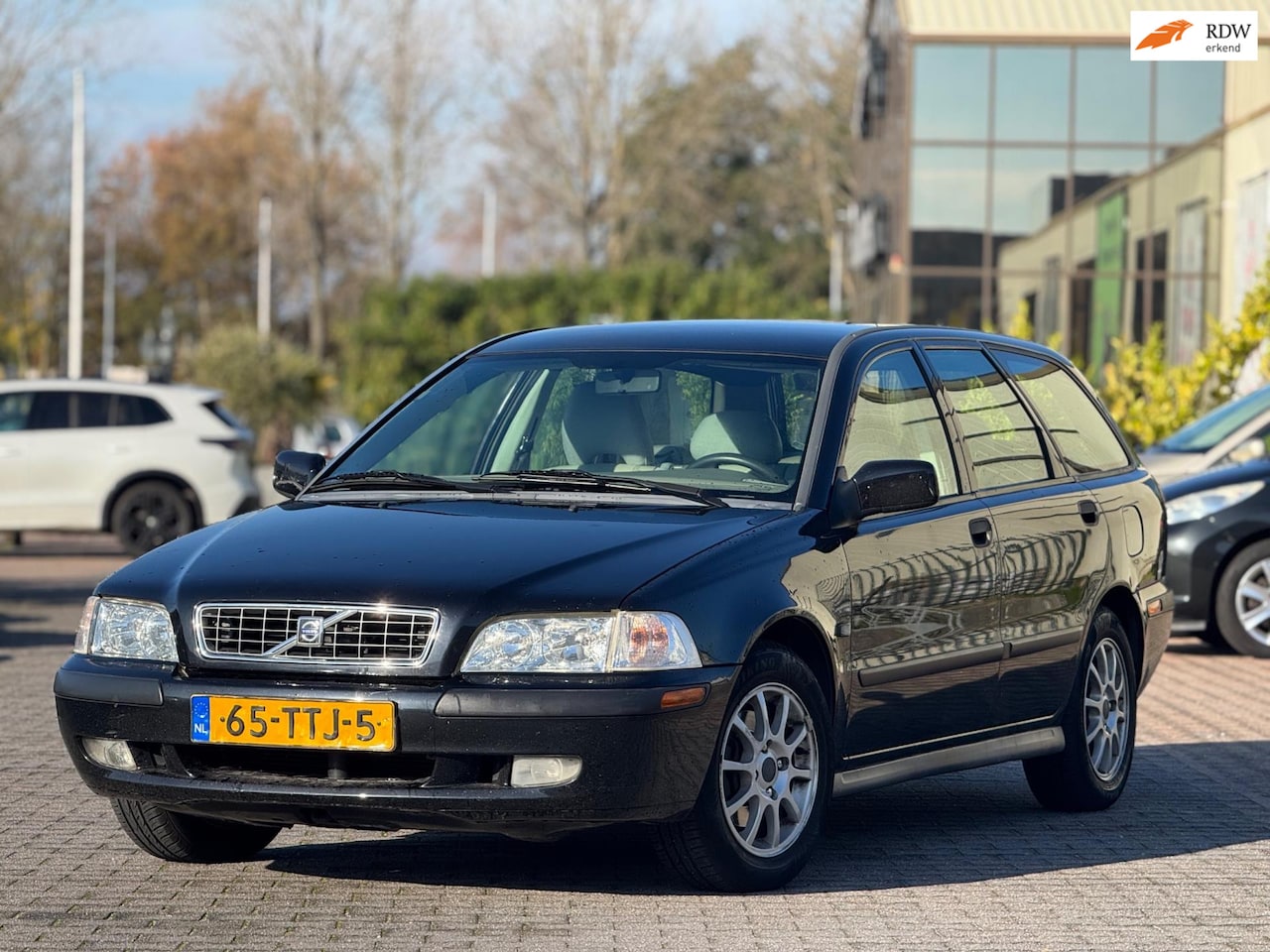 Volvo V40 - 1.8 Europa Elegance | Automaat | Trekhaak | Airco | Elektrische ramen | - AutoWereld.nl