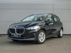 BMW 2-serie Active Tourer - 220i Automaat / Achteruitrijcamera / Stoelverwarming / PDC