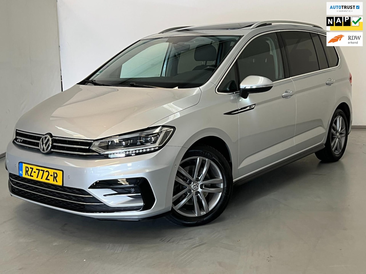 Volkswagen Touran - 1.8 TSI Highline / R Line / 7-pers / Pano / NL-auto - AutoWereld.nl