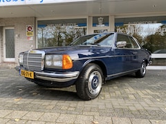 Mercedes-Benz 200-280 (W123) - 230 CE COUPE AUTOMAAT ELEKTRISCH SCHUIFDAK, HYDROLYSE VERING BIIJZONDER MOOI VAN EERSTE EI