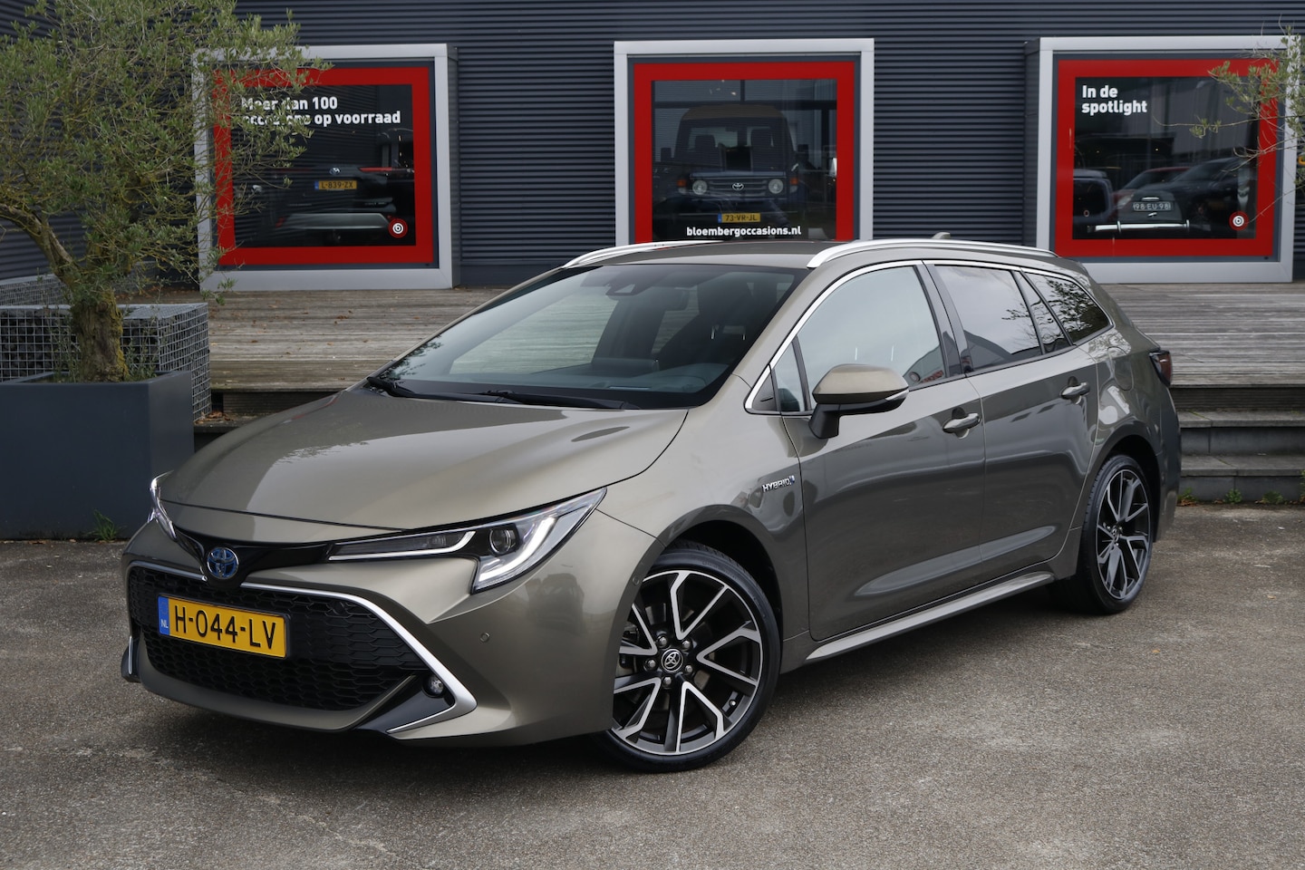 Toyota Corolla Touring Sports - 2.0 Hybrid Executive | Electrisch bedienbare achterklep | 184 pk | 30.800 KM | Apple Carpl - AutoWereld.nl