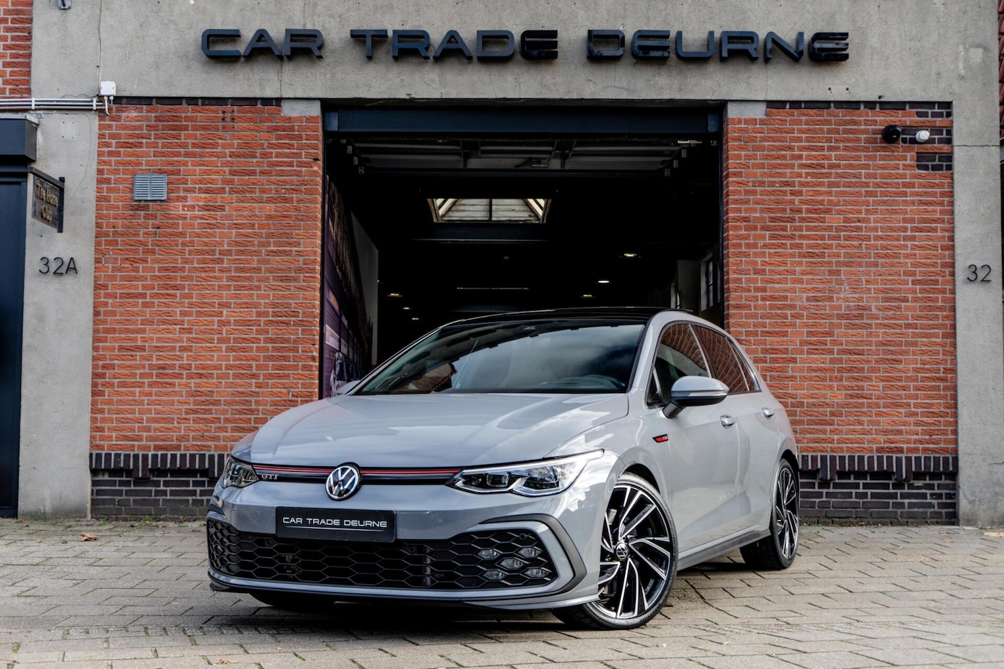 Volkswagen Golf - 2.0 TSI GTI Pano / Memory / Harman Kardon - AutoWereld.nl