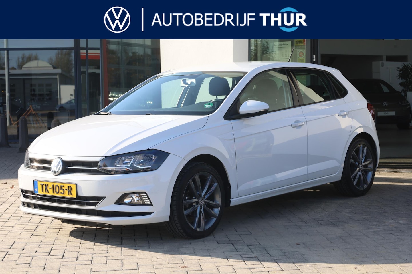Volkswagen Polo - 1.0 MPI Comfortline 55KW/80PK, afneembare trekhaak, navigatie, 17" LMV Pamplona antraciet, - AutoWereld.nl