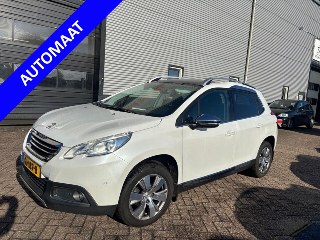Peugeot 2008 - 1.2 PureTech Allure | 3 MND GAR | NWE DISTR RIEM | CLIMA | PANO - AutoWereld.nl