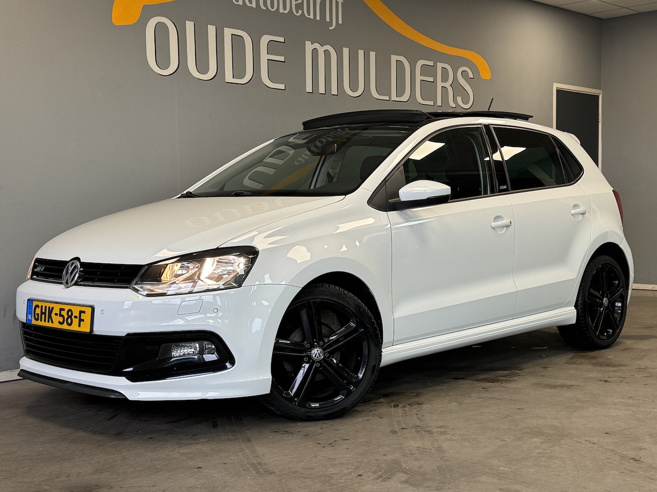 Volkswagen Polo - 1.2 Panoramadak/Stoelverwarming/Parkeersensoren - AutoWereld.nl