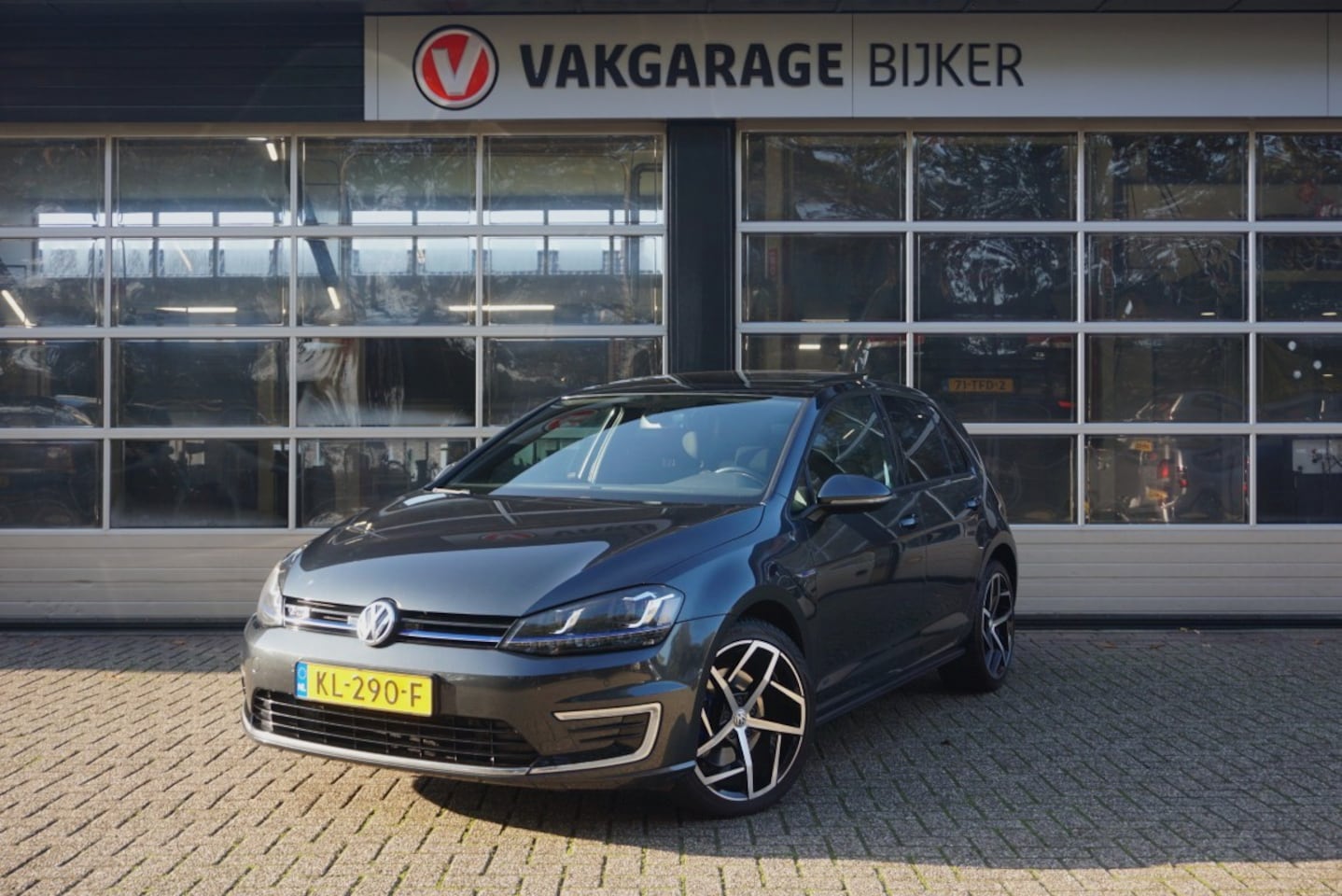 Volkswagen Golf - 1.4 TSI GTE Pano-dak/Trekhaak/App-Connect! - AutoWereld.nl