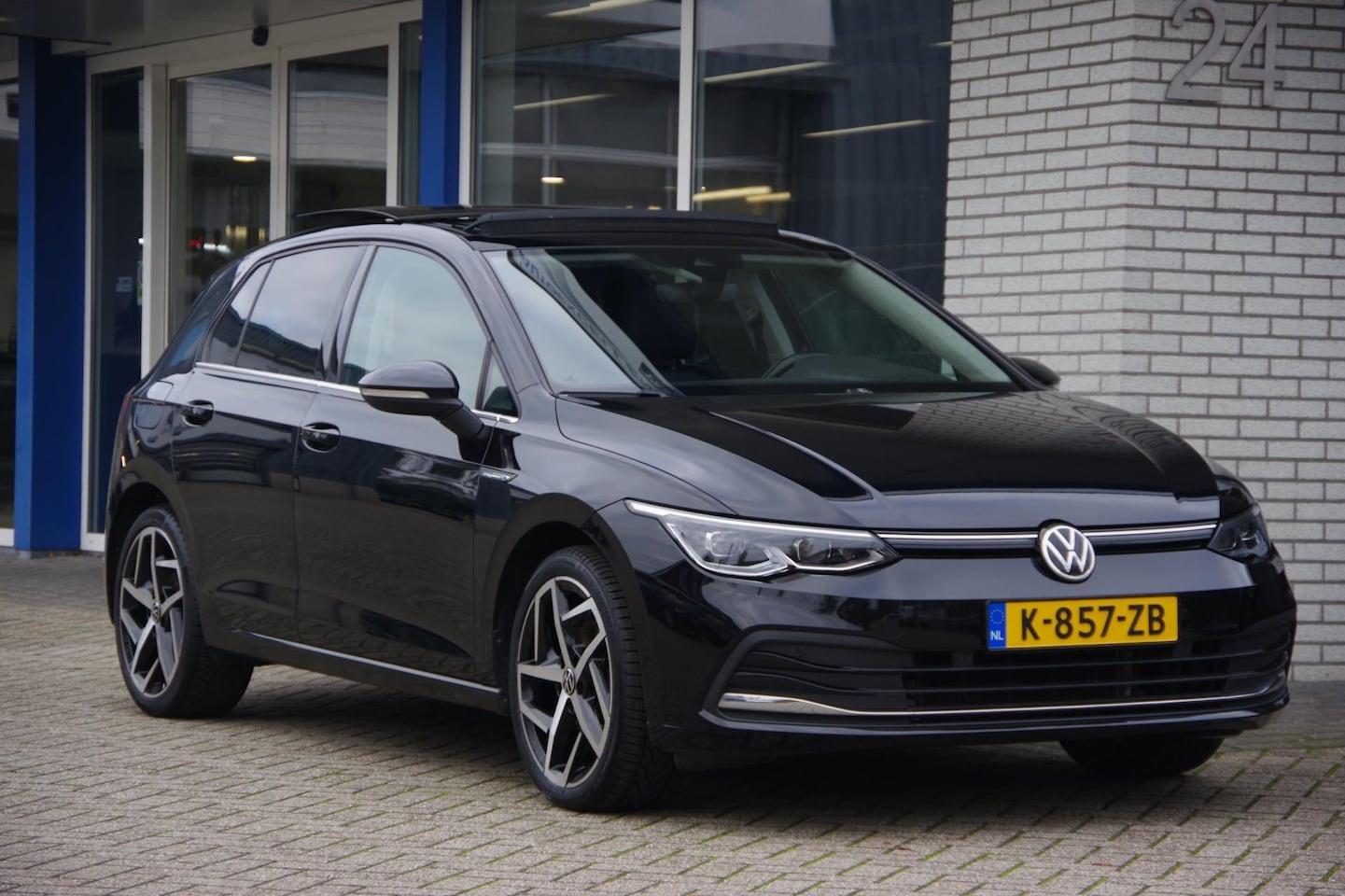 Volkswagen Golf - 1.5 eTSI Style Panoramadak Ergo Stoelverwarming - AutoWereld.nl