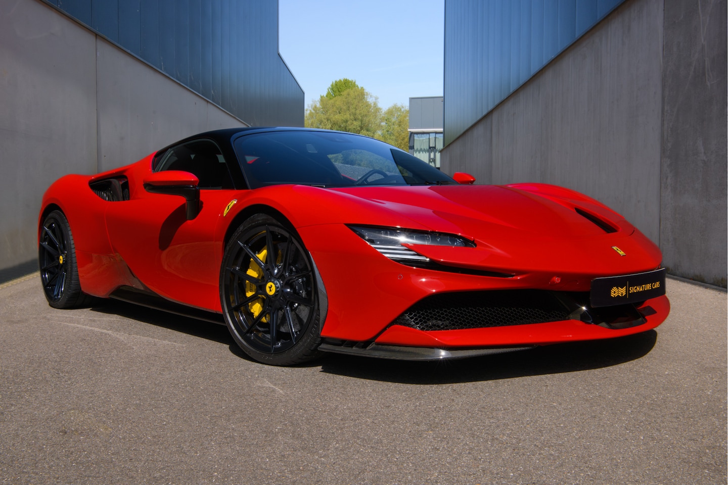 Ferrari SF90 Stradale - 4.0 V8 Novitec wheels | Front Axle lift | Carbon - AutoWereld.nl