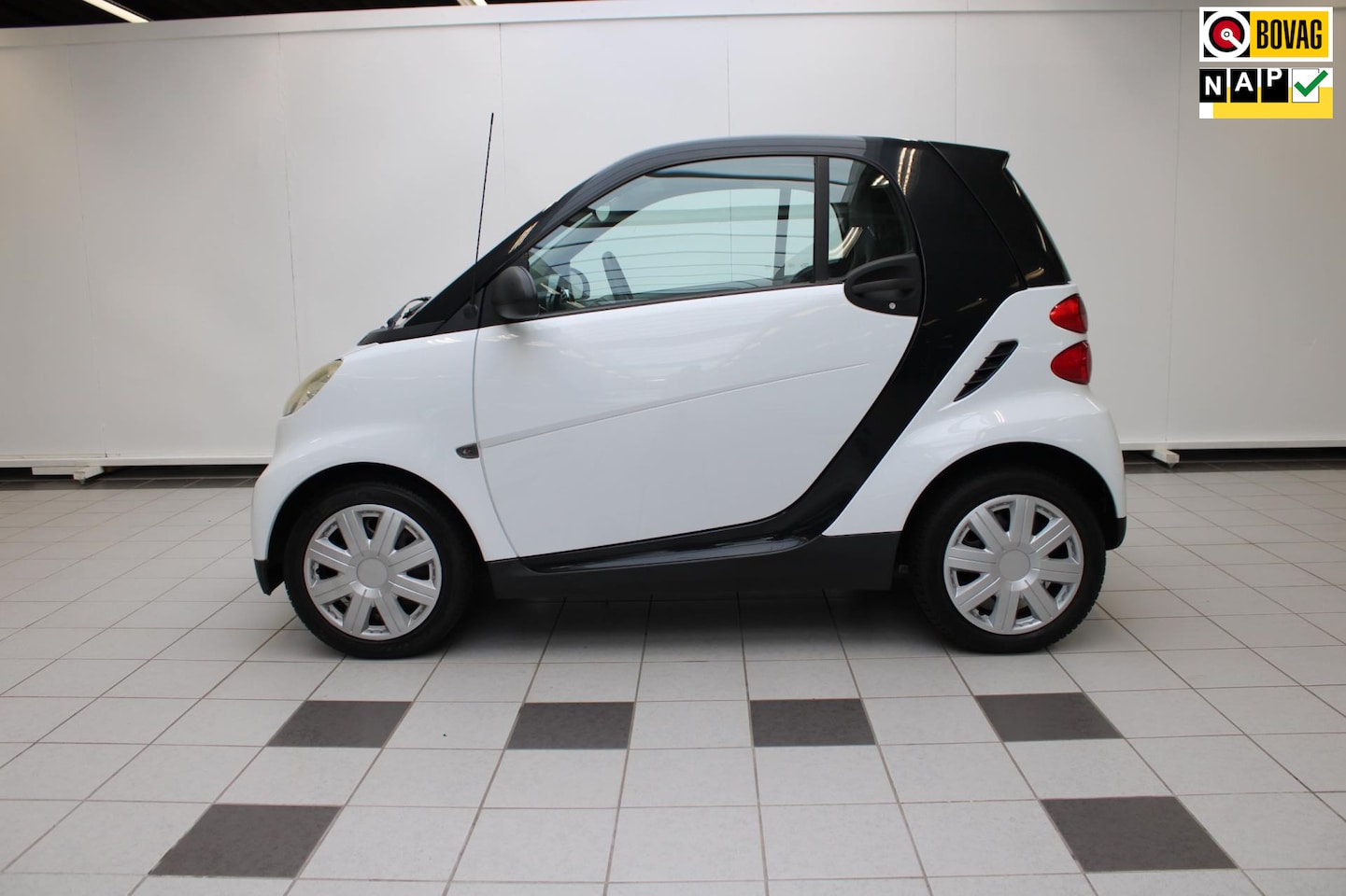 Smart Fortwo coupé - 1.0 mhd Pure - Automaat, Panoramadak en NAP - AutoWereld.nl