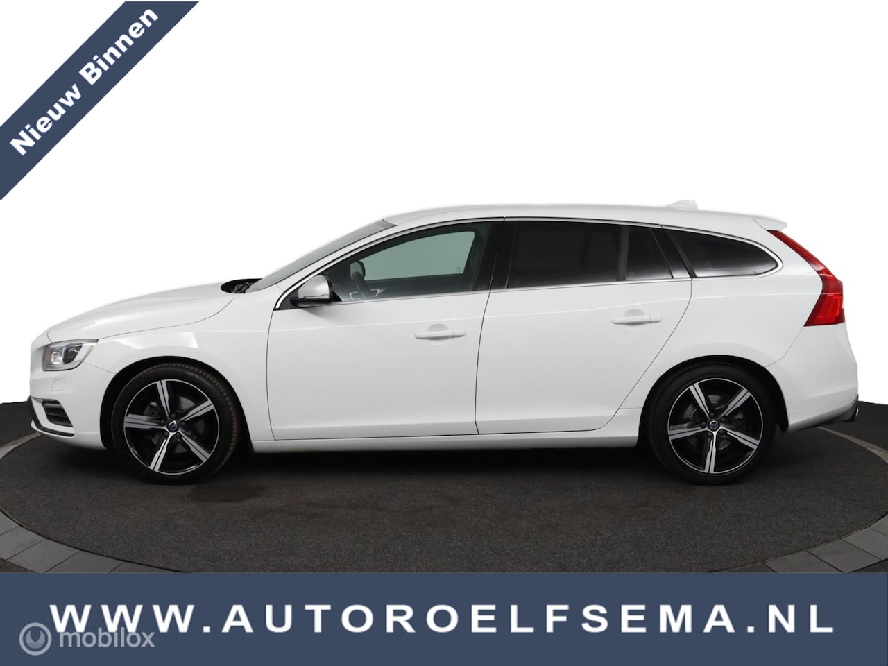 Volvo V60 - 2.0 T4 Business Sport zeer weinig kilometers - AutoWereld.nl