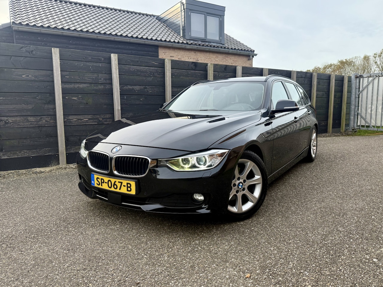 BMW 3-serie Touring - 320d Executive adap. cruise - AutoWereld.nl
