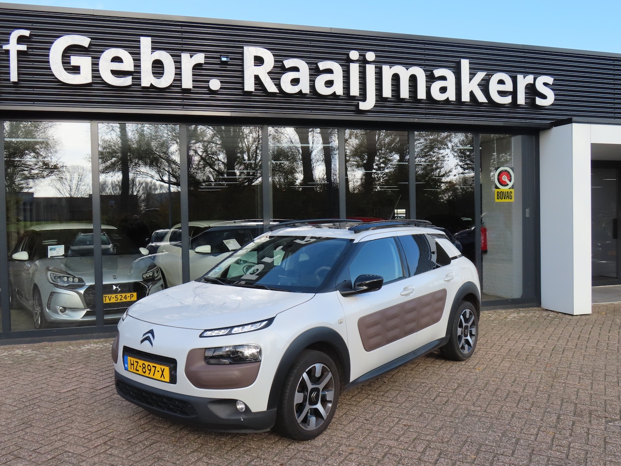 Citroën C4 Cactus - 1.2 PureTech Shine*Panorama*Navi*EXPORTPRIJS* - AutoWereld.nl