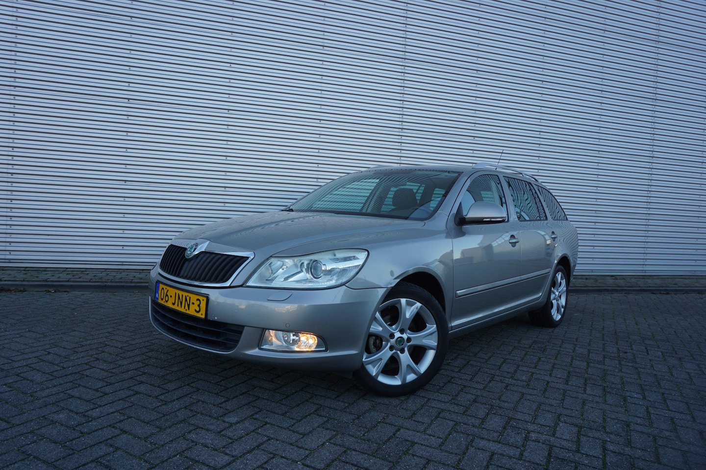 Skoda Octavia Combi - 1.4 TSI Elegance Business Line LICHTE SCHADE / Airco / Navi / Cruise / Parkeersens. / Trek - AutoWereld.nl