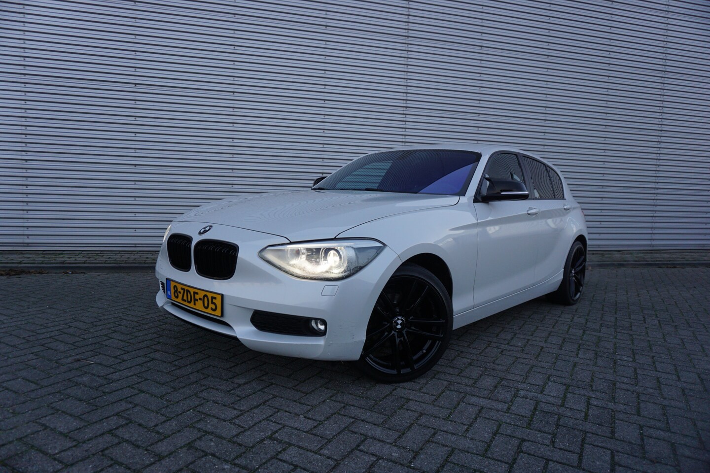 BMW 1-serie - 116i Executive Climate / Navi / Cruise / Parkeersens. / Elektr. ramen / Lm velgen / NAP - AutoWereld.nl