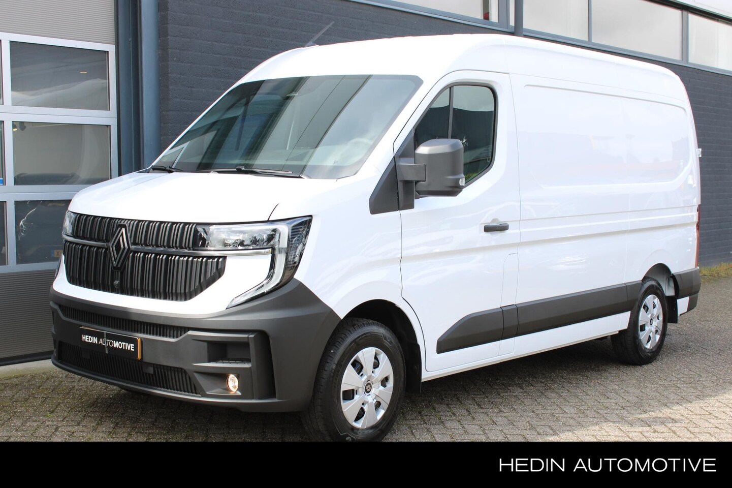 Renault Master E-Tech - T35 L2H2 Extra long range 87 kWh Houten laadvloer en zijwandbekleding in laadruimte | Trek - AutoWereld.nl