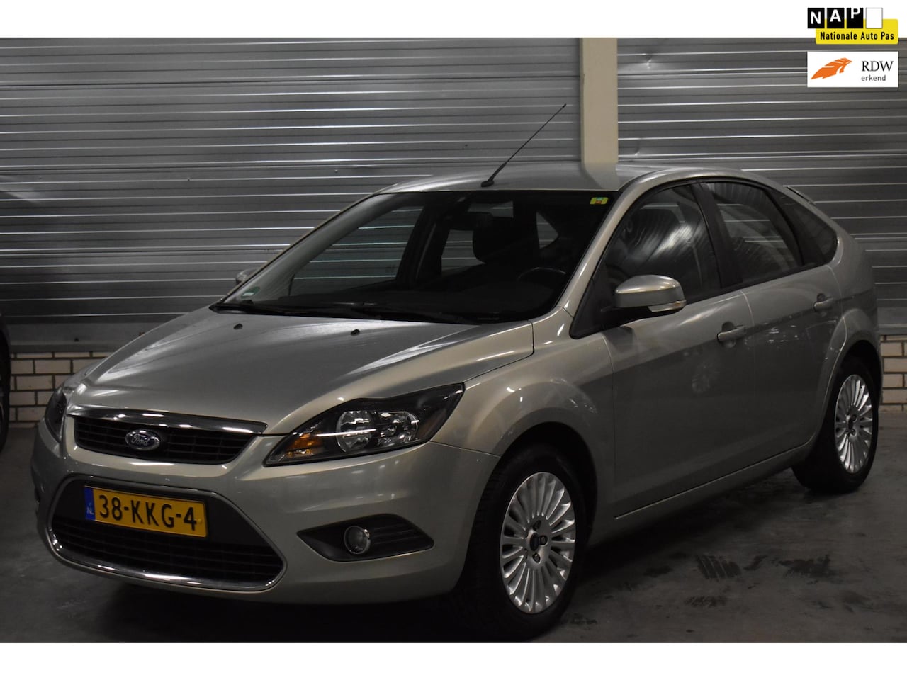 Ford Focus - 1.8 Limited + Navigatie|Bluetooth|Parkeersensoren|Trekhaak| - AutoWereld.nl