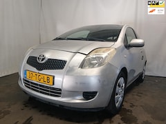 Toyota Yaris - 1.3 VVTi Sol - Schade
