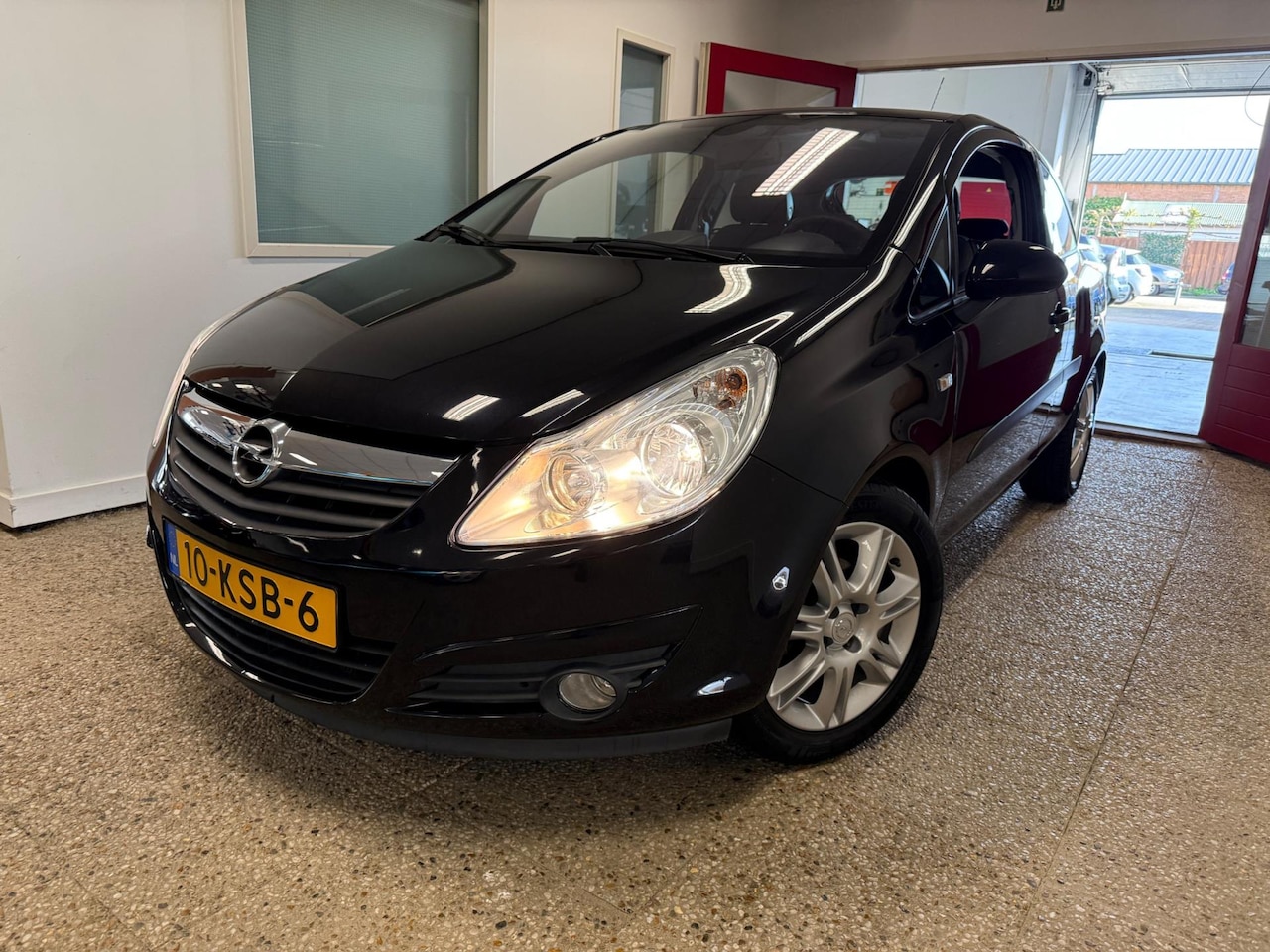 Opel Corsa - 1.4-16V Cosmo | Airco | Fietsendrager | 1e eigenaar - AutoWereld.nl