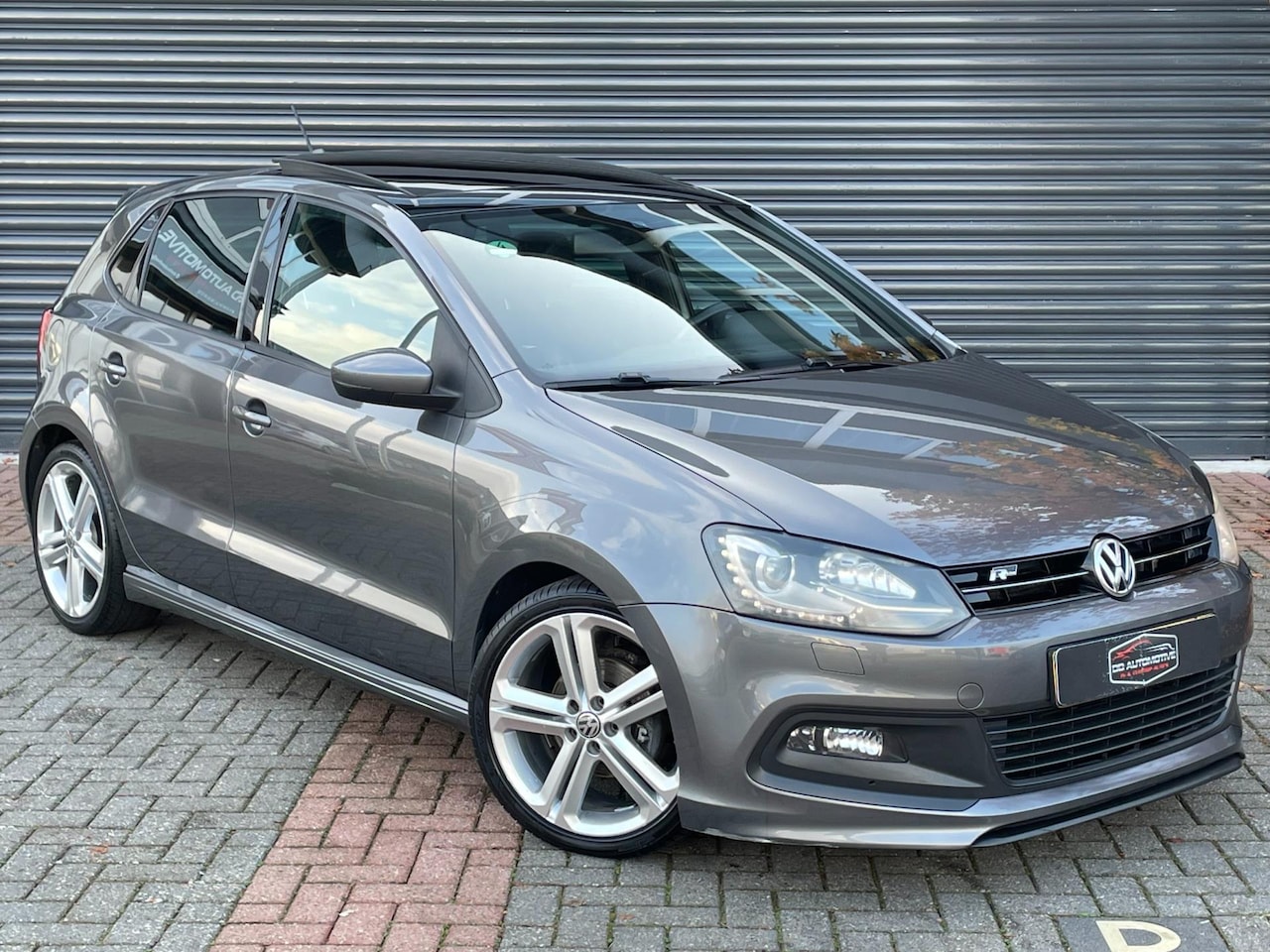 Volkswagen Polo - 1.2 TSI 3x R-Line Pano | Automaat | Led | Navi | Cruise | Climate Control - AutoWereld.nl