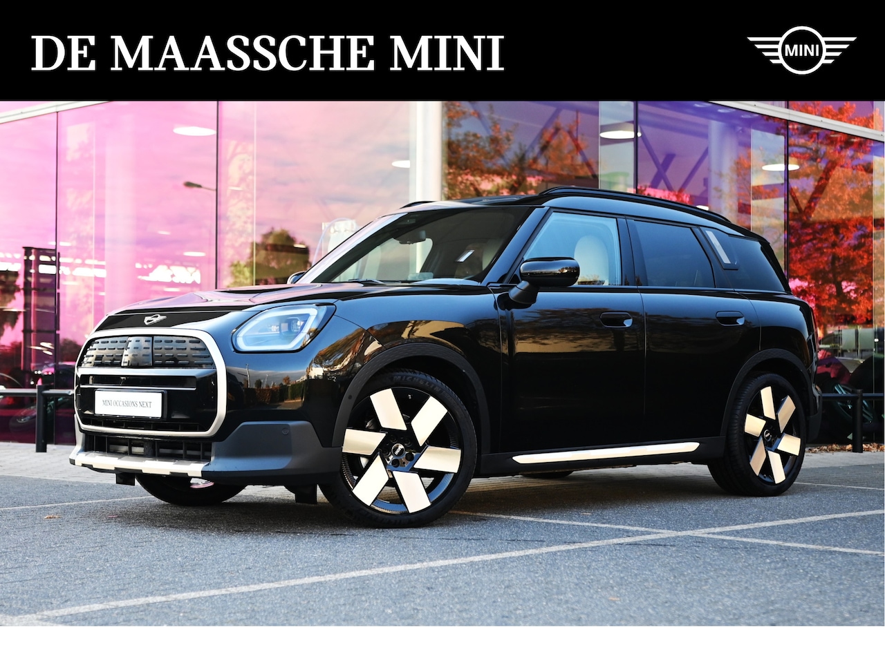 MINI Countryman - E / Favoured Trim / Pakket M / 20" Windmill Spoke 2-tone - AutoWereld.nl