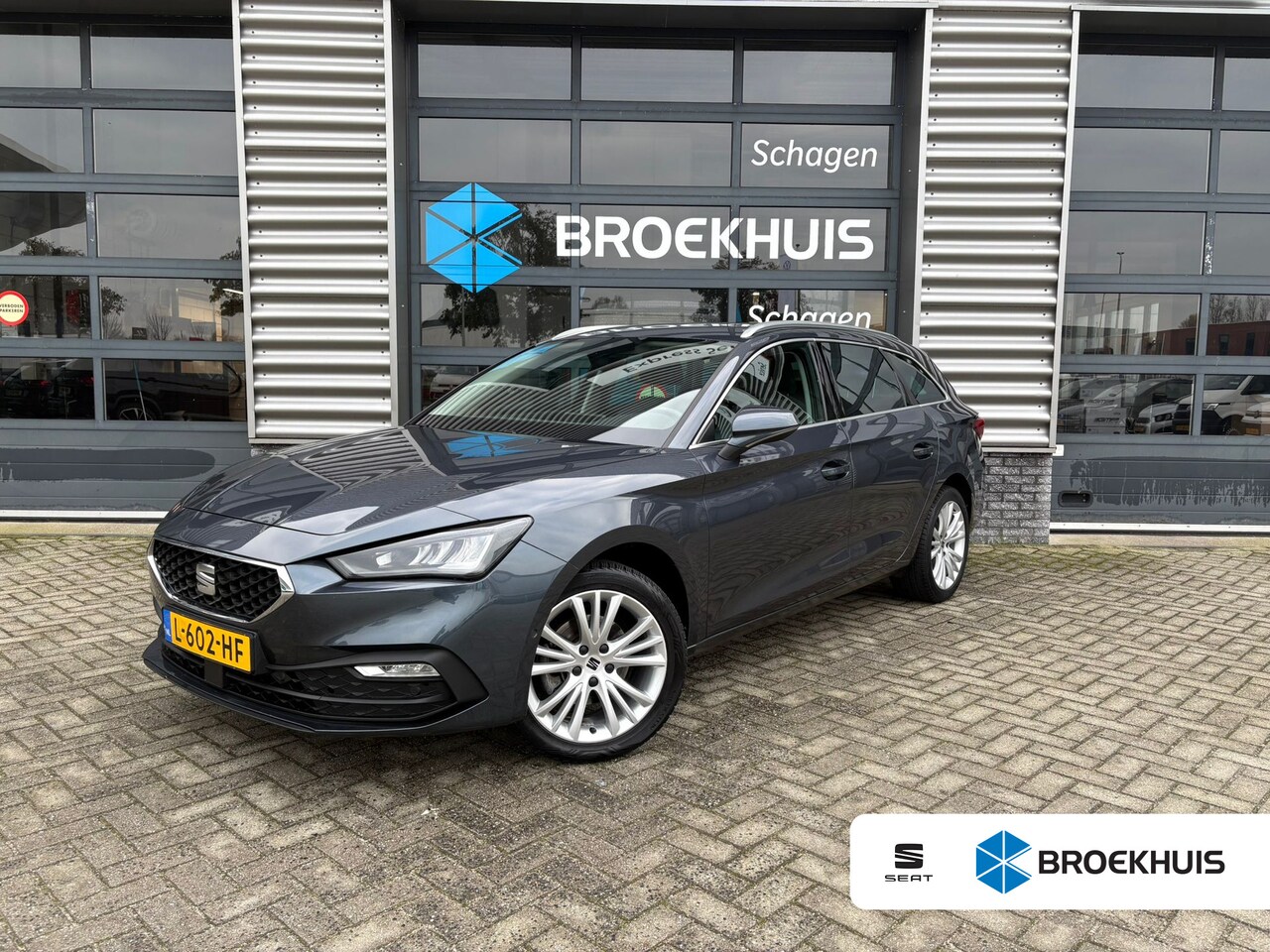 SEAT Leon Sportstourer - 1.5 TSI 130 pk Style Business Intense | Wegklapbare Trekhaak | Navigatie | Achteruitrijcam - AutoWereld.nl