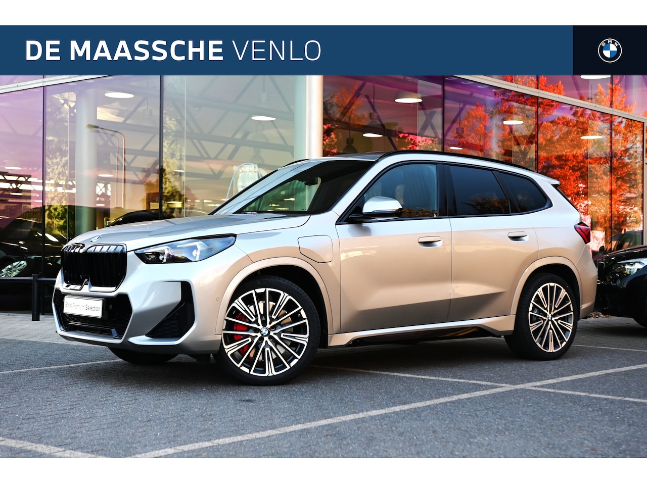 BMW X1 - xDrive25e High Executive M Sport Automaat / Panoramadak / Trekhaak / Sportstoelen / M Adap - AutoWereld.nl