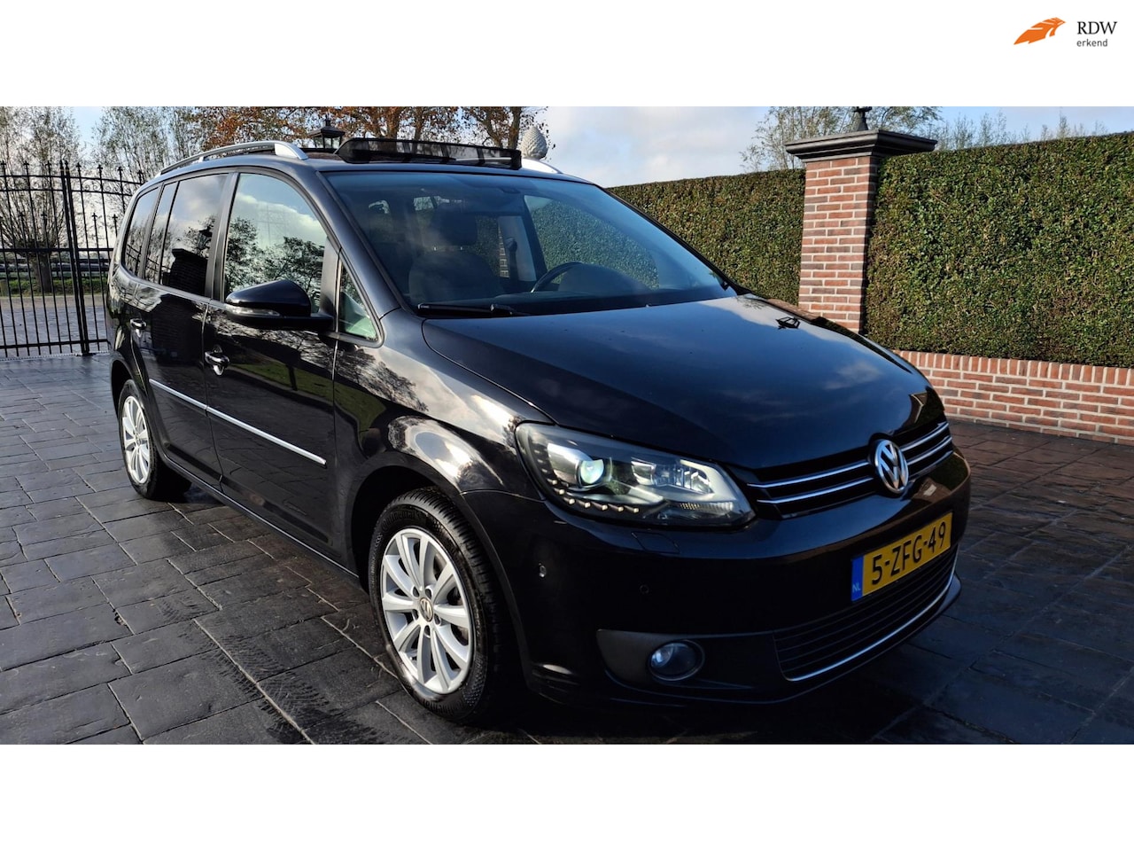 Volkswagen Touran - 1.4 TSI Highline 7persoons APK PDC NAVI Pano Inruil Mogelijk - AutoWereld.nl