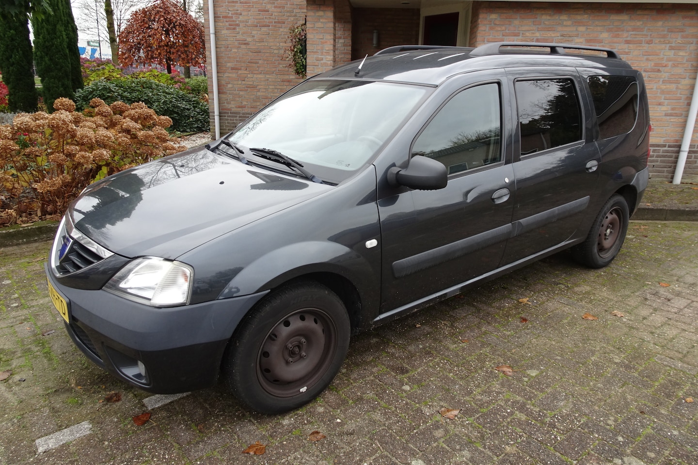 Dacia Logan MCV - 1.6 Lauréate Stationcar - AutoWereld.nl