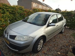 Renault Mégane - 1.6-16V Dynamique Rijd en schakelt goed Vaste prijs