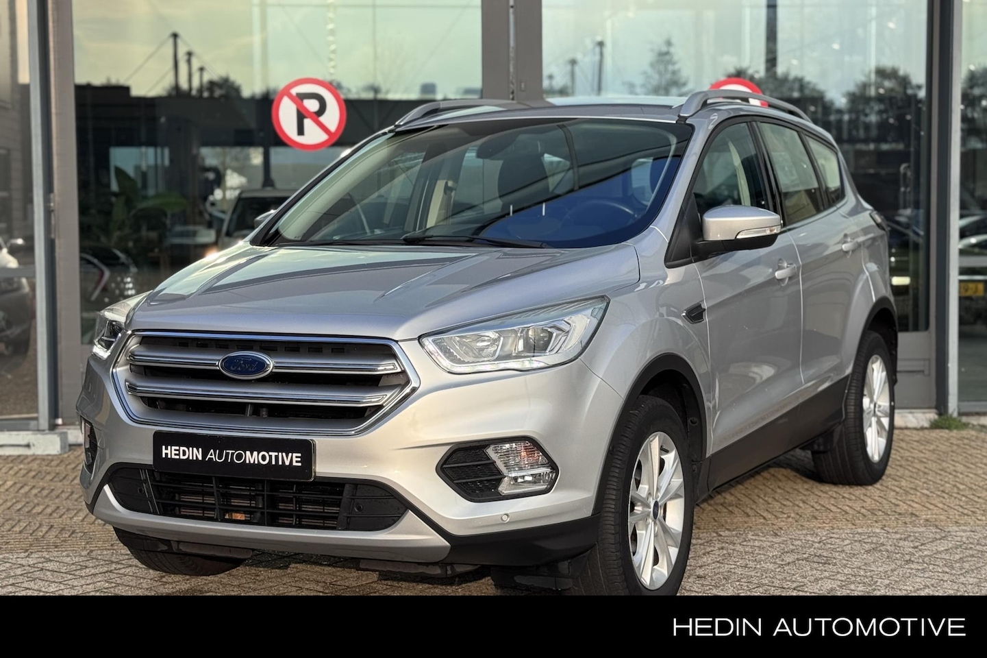 Ford Kuga - 1.5 EcoBoost Titanium | Trekhaak | 1.800kg trekgewicht | Dealeronderhouden | Lage km-stand - AutoWereld.nl