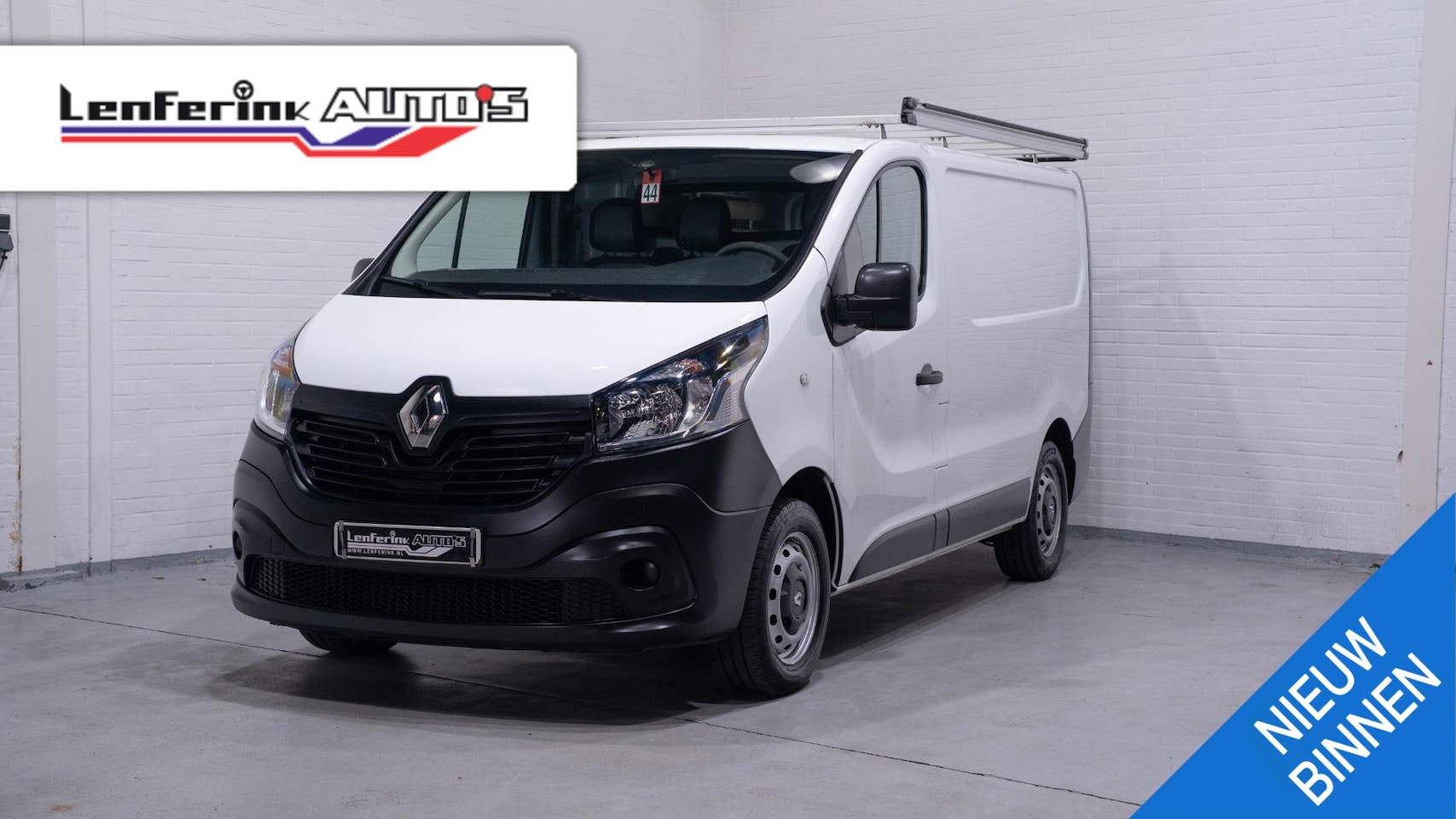 Renault Trafic - 1.6 dCi 95 pk L1H1 Airco, Trekhaak, 1e Eigenaar Imperiaal, NAP, 3-Zits - AutoWereld.nl