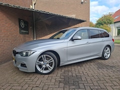 BMW 3-serie Touring - 318i M Sport Edition Panoramadak / Apple Carplay / Trekhaak / Led Verlichting / Achteruitr