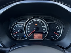 Toyota Yaris - 1.3 VVT-i Trend Bi-Tone | Navi | Camera | Cruise | Clima