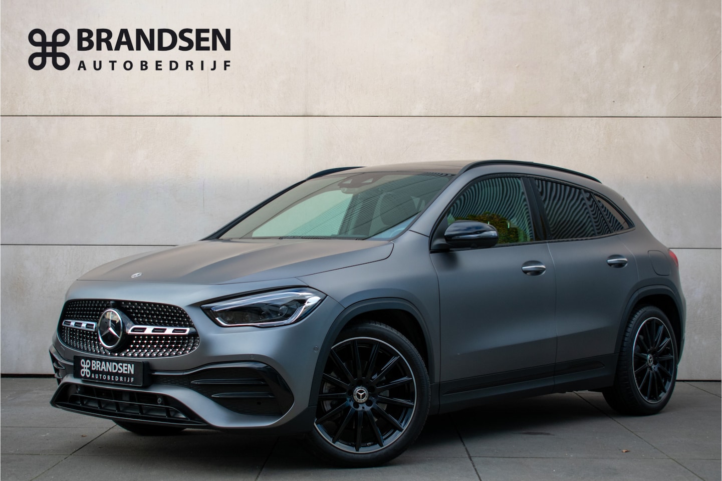 Mercedes-Benz GLA-Klasse - 250 4MATIC AMG Line -ACC-Pano-20"-Head up-Led-Trekhaak-Camera-Orig. mat grijs- - AutoWereld.nl