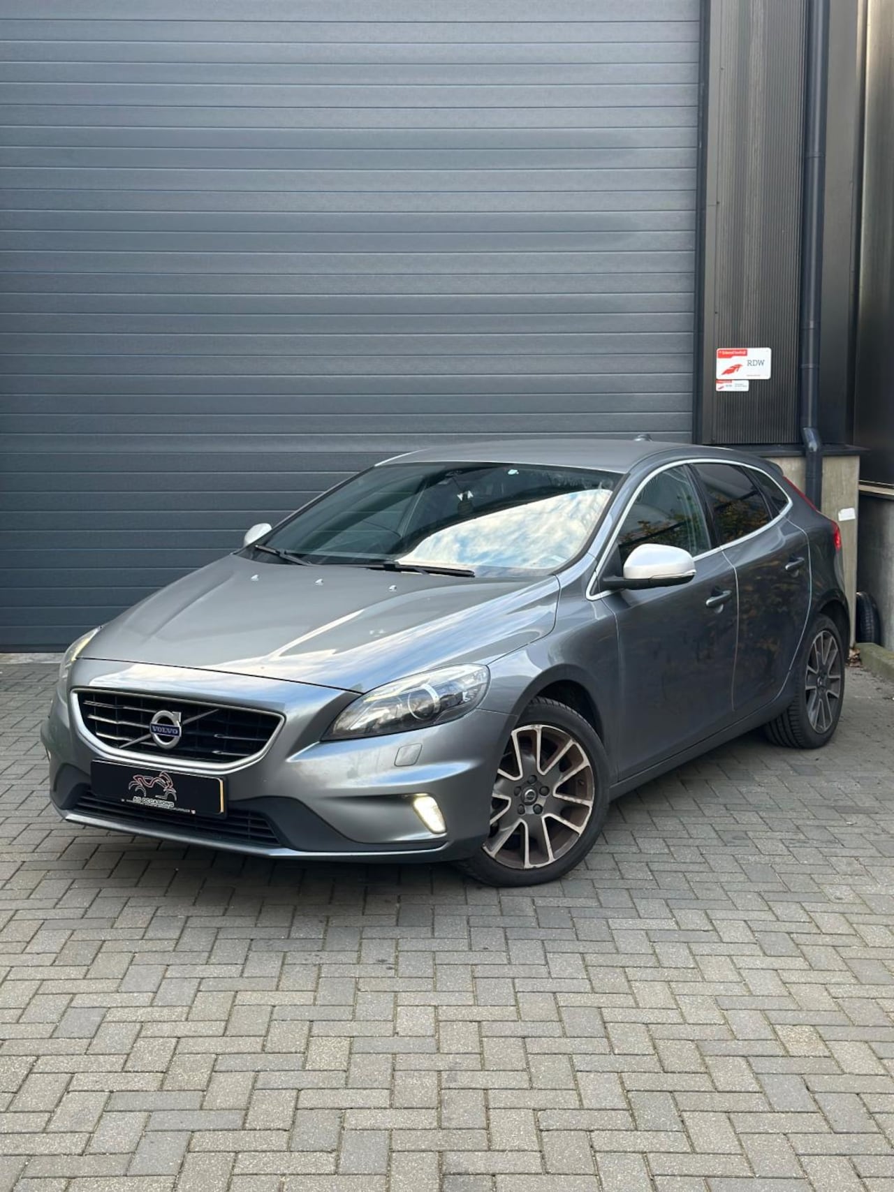 Volvo V40 - 2.0 D2 R-Design Business 2.0 D2 R-Design Business - AutoWereld.nl