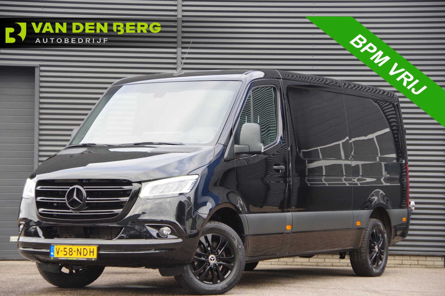 Mercedes-Benz Sprinter - 319 3.0 CDI V6 L2H1 AUT. LED, TREKHAAK, ADAPT. CRUISE, STANDKACHEL, MBUX 10'', CAMERA, NAV - AutoWereld.nl