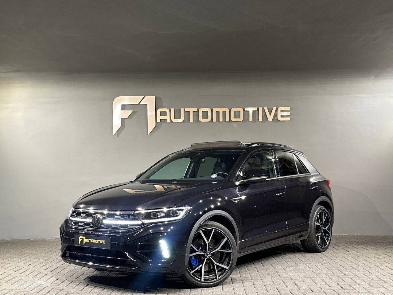 Volkswagen T-Roc - 2.0 TSI 4Motion R Pano|Akra|IQ|Keyless|ACC - AutoWereld.nl