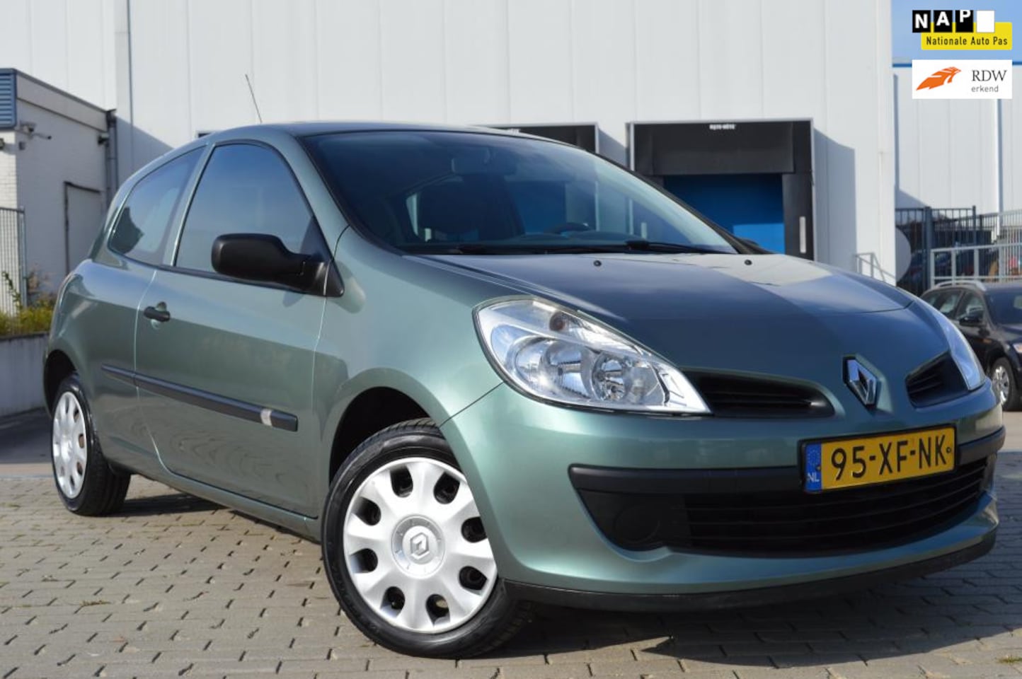 Renault Clio - 1.2-16V Authentique nieuwstaat NAP APK - AutoWereld.nl